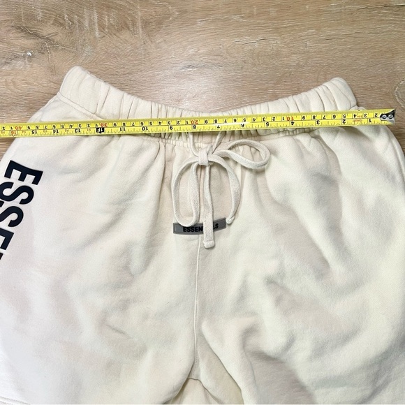 Fear Of God•Essentials Sweat Shorts•Cream•Size X-Large - Picture 9 of 11